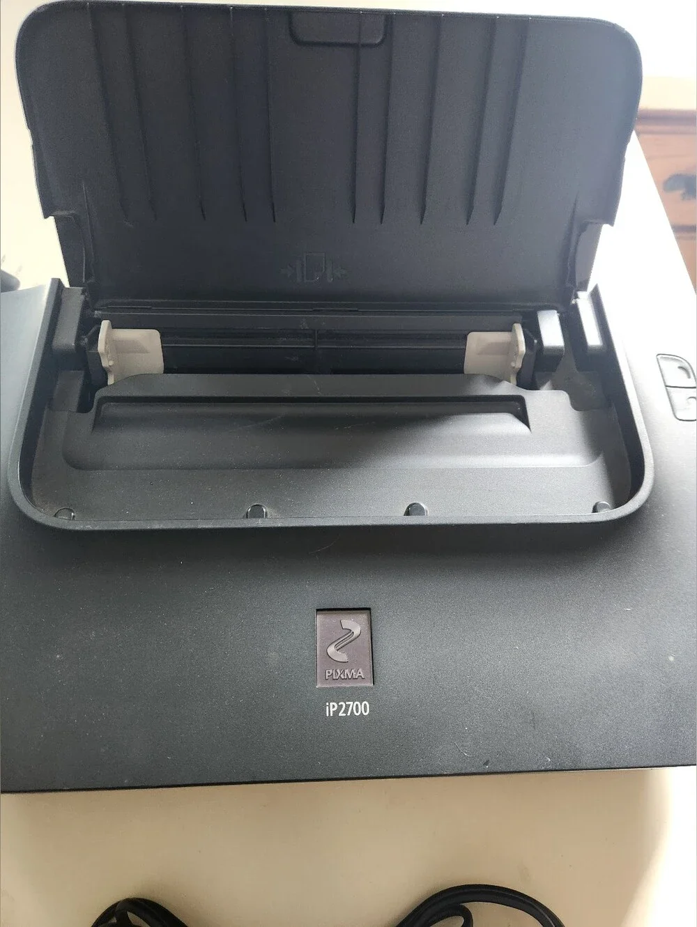Canon black inkjet printer IP2700 with USB cable